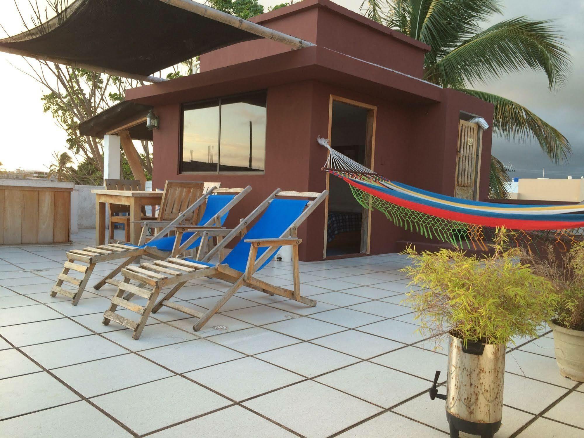 Galapagos House Hostel Puerto Ayora  Zewnętrze zdjęcie